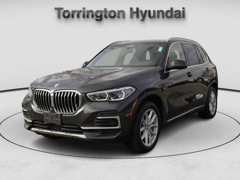 Used 2022 BMW X5 xDrive45e w/ Executive Package image 3