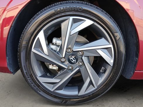 Used 2024 Hyundai Elantra Limited image 14