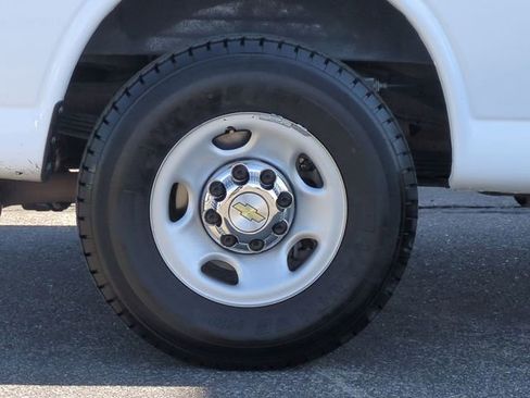 Used 2024 Chevrolet Express 3500 LT w/ LT Preferred Equipment Group RWD image 32