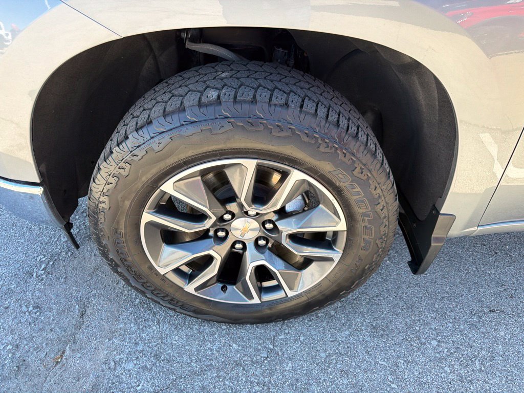 Used 2024 Chevrolet Silverado 1500 LT AWD/4WD image 9