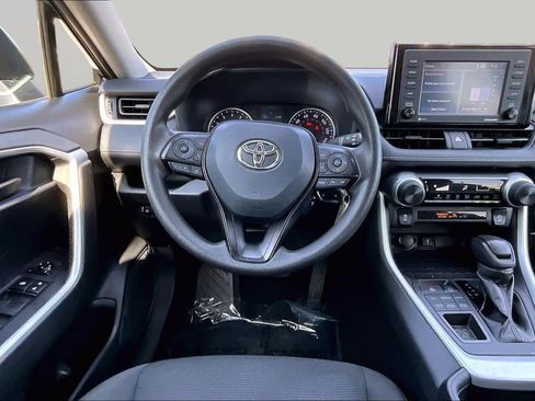 Used 2021 Toyota RAV4 LE AWD/4WD image 6