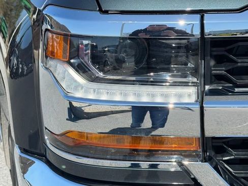 Used 2018 Chevrolet Silverado 1500 LT w/ All Star Edition image 17