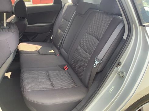Used 2011 Hyundai Elantra GLS FWD image 12