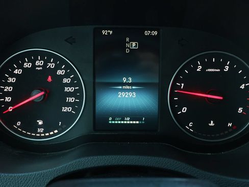 Used 2024 Mercedes-Benz Sprinter 2500 image 12