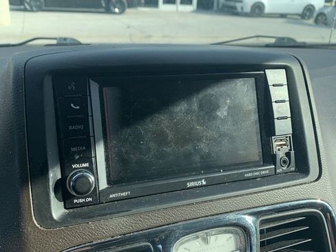 Used 2015 Chrysler Town & Country Touring-L w/ Driver Convenience Group image 21