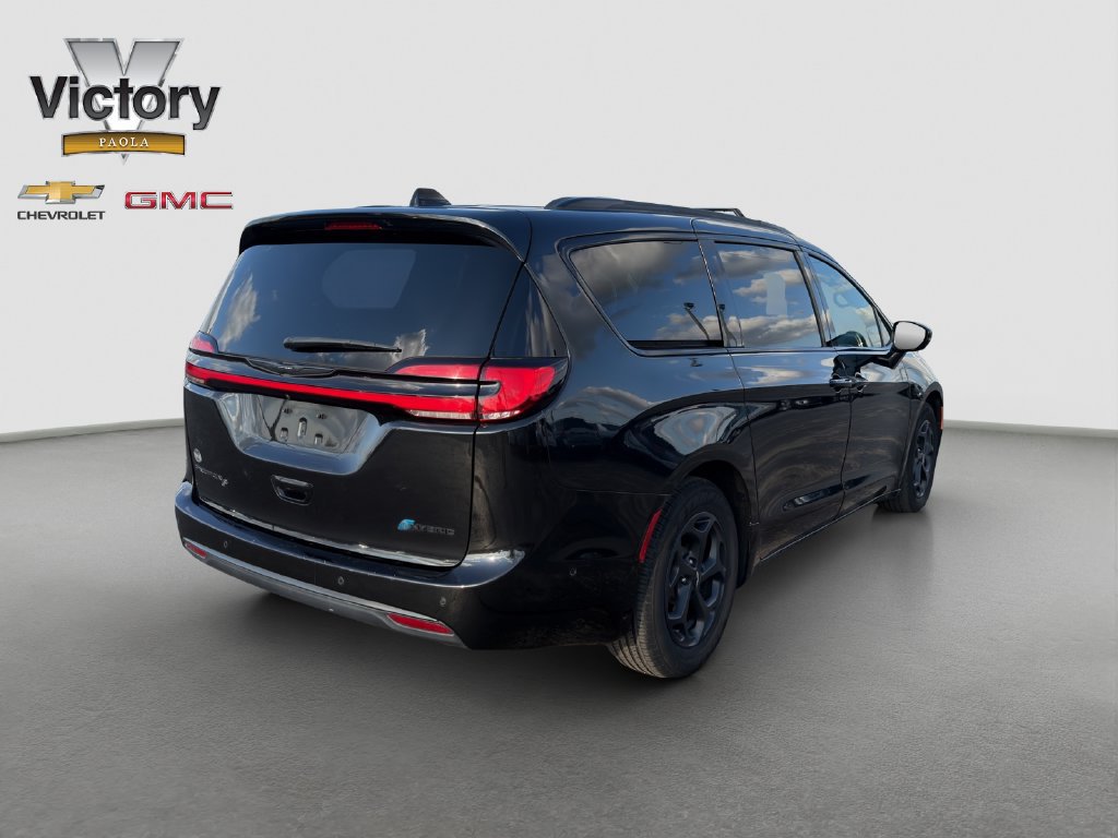Used 2024 Chrysler Pacifica Premium FWD image 6