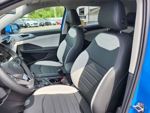 New 2025 Volkswagen Taos SEL image 12