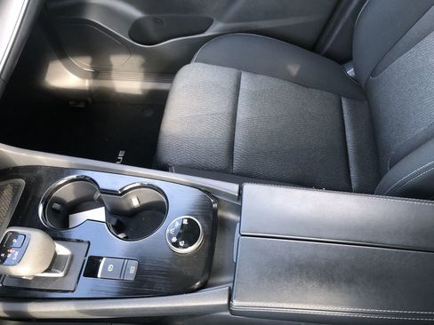 Used 2025 Nissan Rogue SV image 18