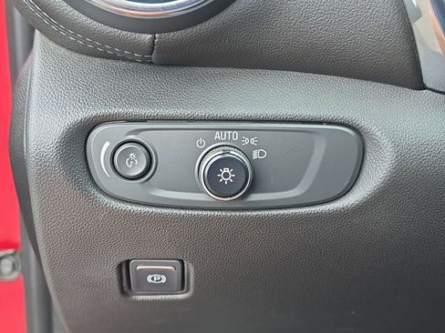 Used 2020 Chevrolet Blazer LT image 36