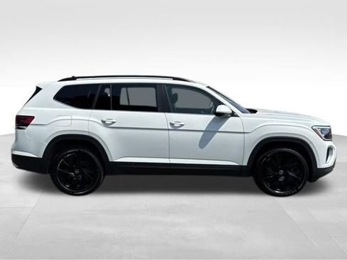 Used 2024 Volkswagen Atlas SE w/ Black Wheel Package AWD/4WD image 9
