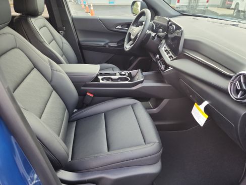 New 2026 Chevrolet Equinox LT w/ Convenience Package II image 11