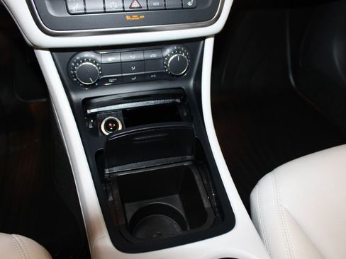 Used 2014 Mercedes-Benz CLA 250 image 17