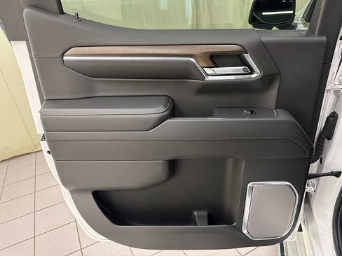 Certified 2024 Chevrolet Silverado 1500 High Country w/ High Country Premium Package AWD/4WD image 39