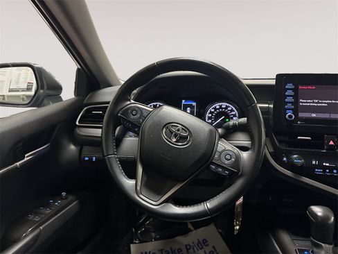 Used 2024 Toyota Camry SE image 12