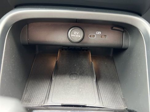 Certified 2023 Volvo C40 P8 Recharge Ultimate w/ Protection Package Premier image 39