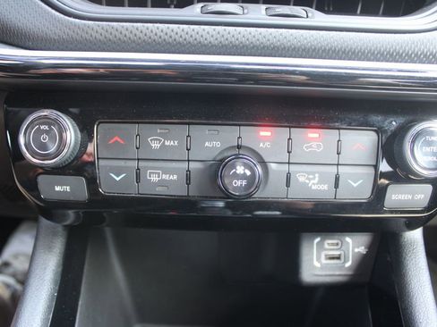 Used 2025 Jeep Compass Trailhawk AWD/4WD image 42