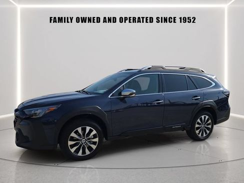 Used 2025 Subaru Outback Touring AWD/4WD image 1