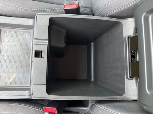 Used 2025 Nissan Frontier SV RWD image 30