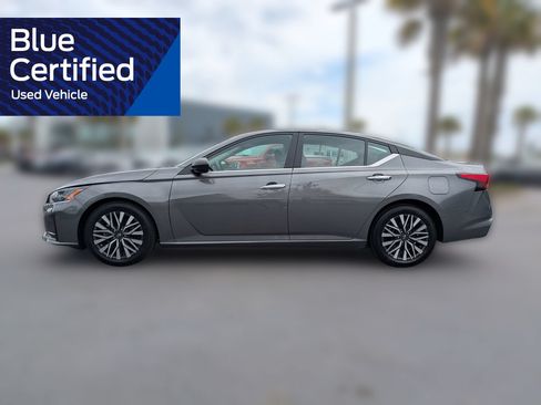Used 2025 Nissan Altima 2.5 SV FWD image 9