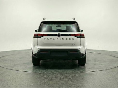 Used 2025 Nissan Pathfinder SV image 7