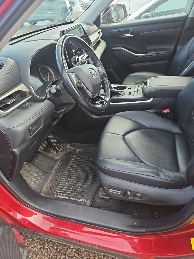 Used 2020 Toyota Highlander XLE AWD/4WD image 10