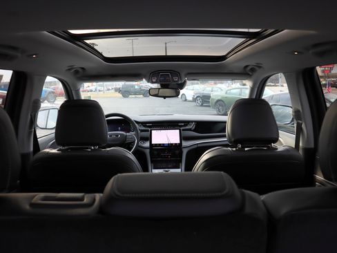 New 2023 Jeep Grand Cherokee 4WD 4xe image 8