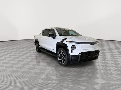 Certified 2025 Chevrolet Silverado EV RST AWD/4WD image 2