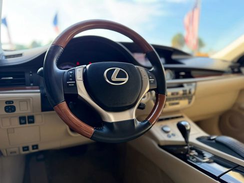 Used 2013 Lexus ES 300h w/ Luxury Pkg FWD image 23