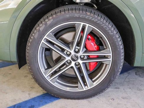 Used 2024 Audi Q5 e Premium Plus w/ Premium Plus Package AWD/4WD image 9