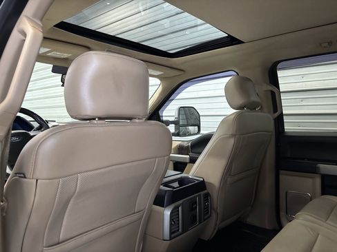 Used 2017 Ford F350 Lariat image 25