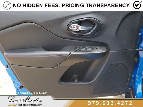 Used 2022 Jeep Cherokee Trailhawk AWD/4WD image 17