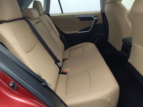 Used 2019 Toyota RAV4 LE image 19