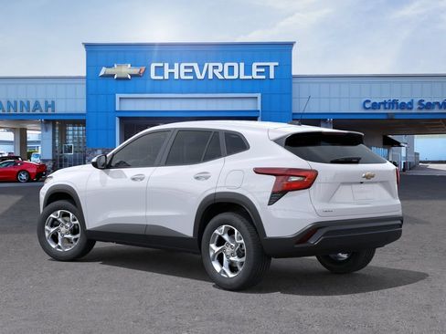 New 2026 Chevrolet Trax LS w/ LS Convenience Package FWD image 4