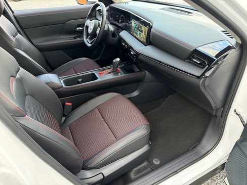 Used 2025 Nissan Kicks SR image 29