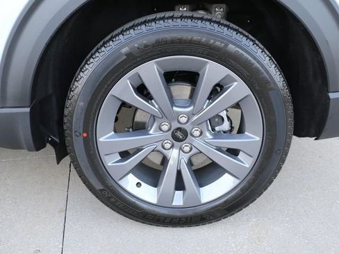 New 2026 Ford Explorer Active w/ Active Comfort Package AWD/4WD image 8