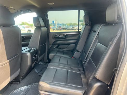 Certified 2025 Chevrolet Suburban Z71 AWD/4WD image 13