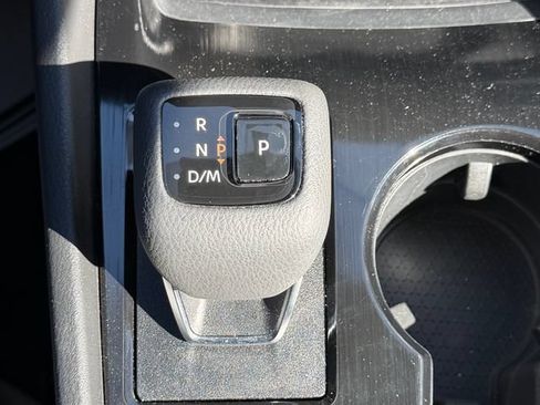 Used 2024 Nissan Rogue S FWD image 32