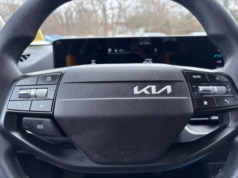 Used 2025 Kia K4 LXS image 25