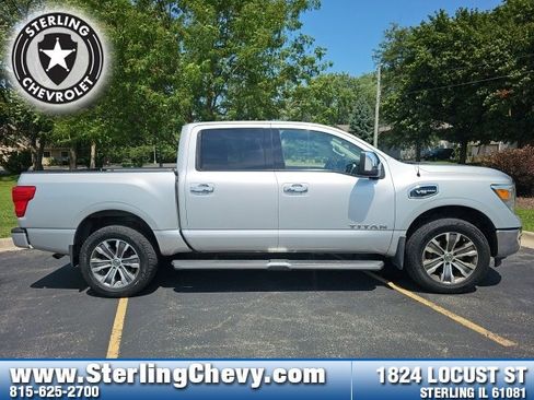 Used 2017 Nissan Titan SL w/ SL Towing Convenience Package image 4