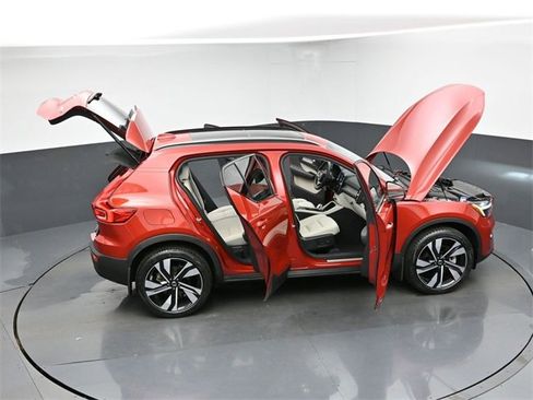 Used 2023 Volvo XC40 B5 Plus w/ Protection Package Premier image 47