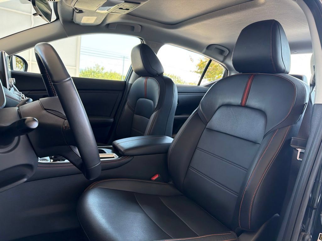 Used 2022 Nissan Sentra SR w/ SR Premium Package FWD image 9