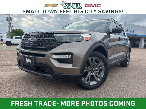 Used 2021 Ford Explorer XLT w/ Equipment Group 202A RWD image 1