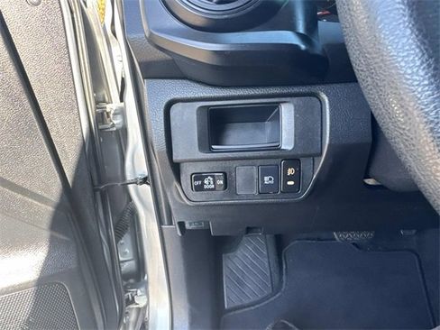 Used 2018 Toyota Tacoma SR image 29