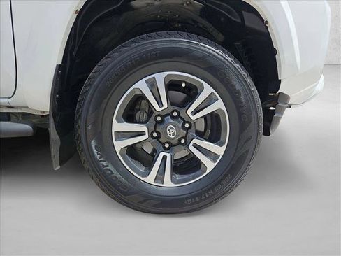 Used 2019 Toyota Tacoma TRD Sport w/ Technology Package image 22