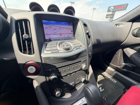 Used 2017 Nissan 370Z NISMO RWD image 16