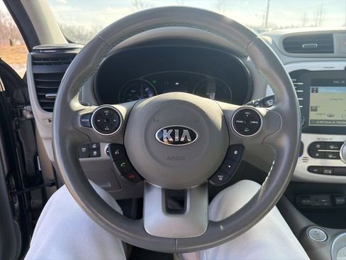 Used 2018 Kia Soul EV + w/ Sun & Fun Package image 39