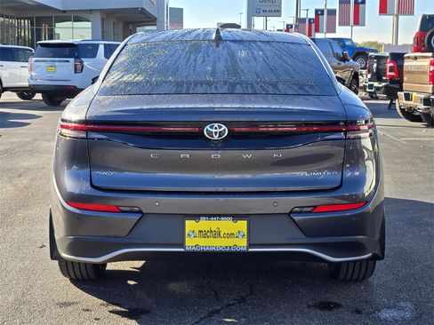 Used 2023 Toyota Crown Limited image 5