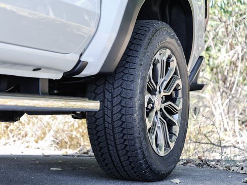 New 2026 GMC Canyon Denali image 4