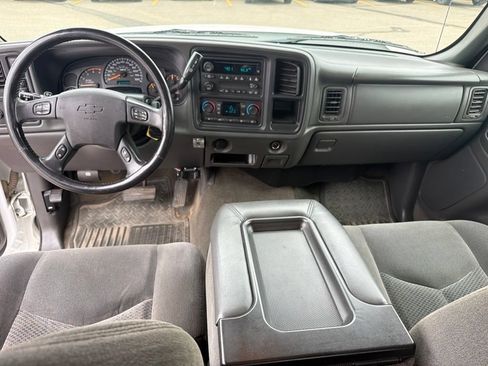 Used 2005 Chevrolet Silverado 2500 LS w/ Heavy-Duty Power Package AWD/4WD image 20