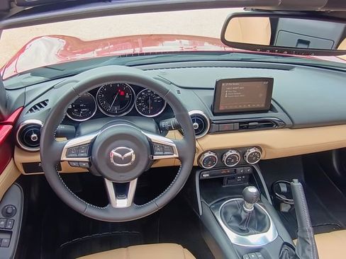 Used 2020 MAZDA MX-5 Miata RF Grand Touring RWD image 31